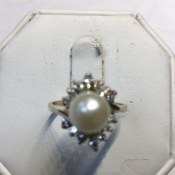 Jewelry - 14K yellow gold stamped diamonds  ring